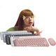 Комплект клавіатури та миші Logitech Fashion Series PEBBLE 2 COMBO, бездротова клавіатура та миша, дворежимне підключення, налаштовувані кнопки, сполучення трьох пристроїв, хмарно-рожевий - изображение 3