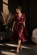 Бодова шовкова сукня-міді JadFashion XXL бордовий 43285499 - зображення 2