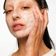 Пенка для умывания для проблемной кожи SKIN1004 Madagascar Centella Tea-Trica BHA Foam 125 ml - изображение 2