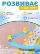 Интерактивная и развивающая игрушка горка трек с утятами на лестнице с музыкой для детей VMHouse + Подарок 2 батарейки утята на горке музыкальная для малышей девочки и мальчика желтый (0095-0001) - изображение 4