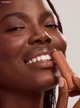 Бальзам-масло для губ Rare Beauty Find Comfort Lip Butter Friendly (43511848599687) - зображення 5