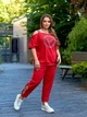 Спортивный костюм женский из двунитки с футболкой с открытыми плечами и бриджами со стразами весенне-летний G&M k-130302 56-58 Размер цвет красный - изображение 2