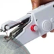 Ручная швейная машинка Handy Stitch WJ-07 портативная механическая с автоматическим формированием петли белая - изображение 2