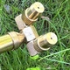 Садовый опрыскиватель с двойной насадкой 38 см для полива и защиты растений с двумя режимами синий пластиковый - изображение 4