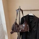 Женская сумка багет Y2K в Шоколадном Цвете (Shoulder Bag) винтажная с пряжкой и люверсами Коричневая - изображение 2