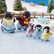 Zestaw figurek Epoch Sylvanian Families Penguin Family in White (5054131056943) - obraz 3