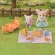 Zestaw figurek Epoch Sylvanian Families Sunny Picnic Fennec Fox Sister & Baby (5054131056981) - obraz 3