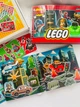 Подарочный набор на липучках LEGO Super Heroes BOX (2 большие книги + стикеры, 46 персонажей, оружие и локации) - изображение 4