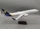 Колекційна модель пасажирського літака 1:85 Boeing 737-800 МАУ Міжнародні Авіалінії України з LED підсвіткою салону 47 см - зображення 1