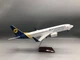 Колекційна модель пасажирського літака 1:85 Boeing 737-800 МАУ Міжнародні Авіалінії України з LED підсвіткою салону 47 см - зображення 9