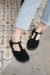 Женские элегантные замшевые босоножки PARADIZE SHOES черного цвета с закрытым носком и пряжкой на низкой подошве 36 размер (стелька 22,9 см) - изображение 5