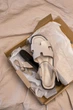 Женские минималистичные босоножки PARADIZE SHOES из натуральной бежевой кожи с мягкой стелькой на плоской черной подошве 38 размер (стелька 24,5 см) - изображение 3