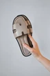 Женские лаконичные шлепанцы PARADIZE SHOES из натуральной бежевой кожи с мягкой стелькой на плоской черной подошве 37 размер (стелька 24 см) - изображение 2
