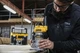 Frezarka górnowrzecionowa DeWalt 900 W ze stopą krawędziową (D26204K-QS) - obraz 6