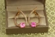 Серьги Xuping Jewelry Кристальная петля с розовым камнем золотистые - изображение 2