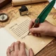 Ретро набор перьевая ручка с чернилами зеленая металлическая 5 сменных насадок и кейс для каллиграфии и письма в минималистичном дизайне - изображение 3