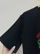 Женское платье-футболка мини Цветочный кот Modna KAZKA MKSH2444/1 - 54/56, Чорний - изображение 4