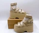 Босоніжки на платформі UGG Goldenstar Ankle Strap Platform Sandal mustard seed 35 бежеві - изображение 1
