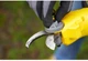 Садовые ножницы - аккумуляторный секатор STANLEY FATMAX SFMCPP32M1 Li-Ion 18В вес 4 кг диаметр реза 32 мм (SFMCPP32M1) - изображение 8