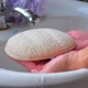 Губка мочалка для тела из натуральной люффы с держателем на руку 1 шт. Бежевый - изображение 6