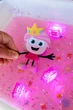 Набір для ванни Glo Pals принцеса Іда + 2 світячі кубики Рожевий (0850065381282) - зображення 2