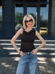 Бавовняний жіночий топ майка з відкритими плечима та драпіруванням з брошкою 54-56, Шоколадний - зображення 2