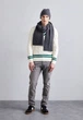 Чоловіча шапка з шарфом Polo Ralph Lauren сірого кольору артикул 870981 - зображення 2