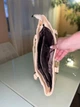 Сумка женская бежевая с перфорацией и цветочным узором - изображение 4