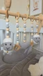 Підлоговий мобіль BABY GYM з іграшками, стійка Монтессорі, тренажер для немовлят, Сірі Баранчики та сердечко, 5 підвісів - зображення 8