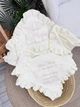 Крыжма для мальчика Family Tradition муслин с вышивкой и оборкой 100х100 см айвори Два ангела - изображение 1