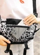 Велика жіноча поясна сумка бананка тканинна Sambag DynamicDart принт Graphity 60522 - зображення 6