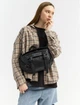 Велика жіноча шкіряна поясна сумка-бананка Sambag DynamicDart чорна містка міська сумка на пояс 51905 - зображення 10