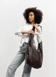 Женская сумка Sambag HOBO WEAVE шоколад вместительная городская из экокожи для ноутбука 15.6 дюйма 62279 - изображение 6