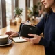Женский горизонтальный кожаный кошелек с молнией и монетницей ST Leather Черный (bg194fash83) - изображение 2