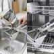 Прес для картофельного пюре овощей фруктов цитрусовых ручной механический из нержавеющей стали картофелемялка кухонный измельчитель толкушка для вареного картофеля гуакамоле гарниров томатов творога ягод детского питания без комочков с нескользящей ручкой - изображение 10