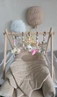 Підлоговий мобіль BABY GYM з іграшками, стійка Монтессорі, тренажер для немовлят, Баранчик, каченя та зайчик, 5 підвісів - зображення 7