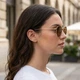 Круглые солнцезащитные ретро-очки унисекс (тишейды, 50 мм) в тонкой золотой оправе с коричневыми линзами - изображение 5