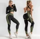 Женский спортивный костюм тройка: рашгард, лосины и топ Push-up (черно-зеленый) - изображение 3
