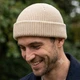 Шапка докер хлопчатобумажная для девушки и парня бежевая One size, головной убор шапка бини короткий для демисезона с подворотом - изображение 4