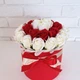 Ніжний букет у шляпній коробці з 25 мильних троянд - зображення 5