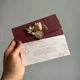 Конверт з дизайнерського картону під гроші розмір 16,6 х 8 см з печаткою декором та листівкою бордовий - зображення 1