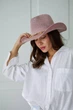 Летняя шляпа Ковбойка с пайетками и декоративным ремешком GLOW BABE розовая - изображение 2