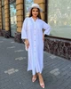 Плаття-сорочка жіноче максі з льону жатки вільного прямого крою з відкладним коміром ґудзиками накладними кишенями та бічними розрізами великих розмірів G&M k-130981 54-56 Розмір колір білий - зображення 1