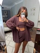 Костюм женский тройка из коттон батиста с рубашкой свободного кроя коротким топом и шортами с высокой посадкой G&M k-131021 48-52 Размер цвет шоколад - изображение 3