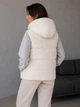 Женская жилетка Lady Yep 7015-2 с капюшоном средняя длина 46 молочная - изображение 4