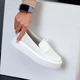 Белые кожаные лоферы с перфорацией на утолщенной подошве 41 - изображение 7