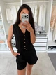 Костюм женский двойка из льна с приталенным жилетом на пуговицах и шортами на резинке с карманами G&M k-131118 42-44 Размер цвет черный - изображение 3