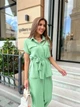 Костюм женский двойка из американской креп-жатки с рубашкой свободного кроя поясом и брюками на резинке G&M k-131085 46-48 Размер цвет зеленый - изображение 4