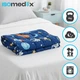 Обважнена сенсорна ковдра Isomedix 100х150 см 4 кг для дітей з космічним принтом темно-синя гравітаційна ковдра для сну - зображення 5