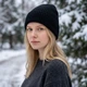 Шапка бини черная демисезонная акриловая унисекс с отворотом тепла повседневная без подкладки размер 55-58 универсальный - изображение 1